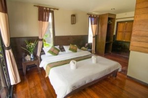 Mook Lanta Resort aircon room within