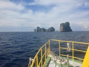 Andaman Dive Adventure Lanta takes you by boat to different dive sites, like Koh Ha