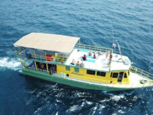 Dive boat ADA Numchock 9 for your diving packages and guided diving